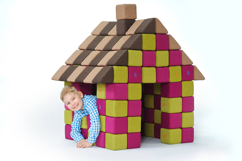 разработка логотипа и фирменого стиля для Jolly Heap