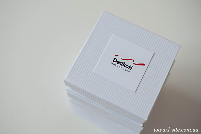 Коробочка для флешки и металлическая флешка с логотипом Dedkoff Production